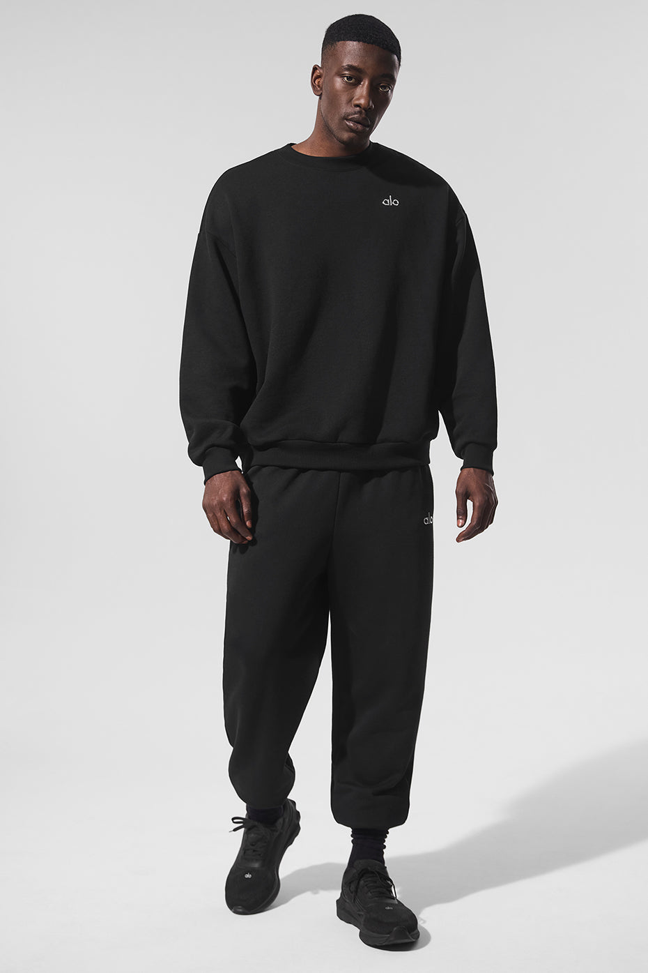Accolade Crew Neck Pullover - Black Man