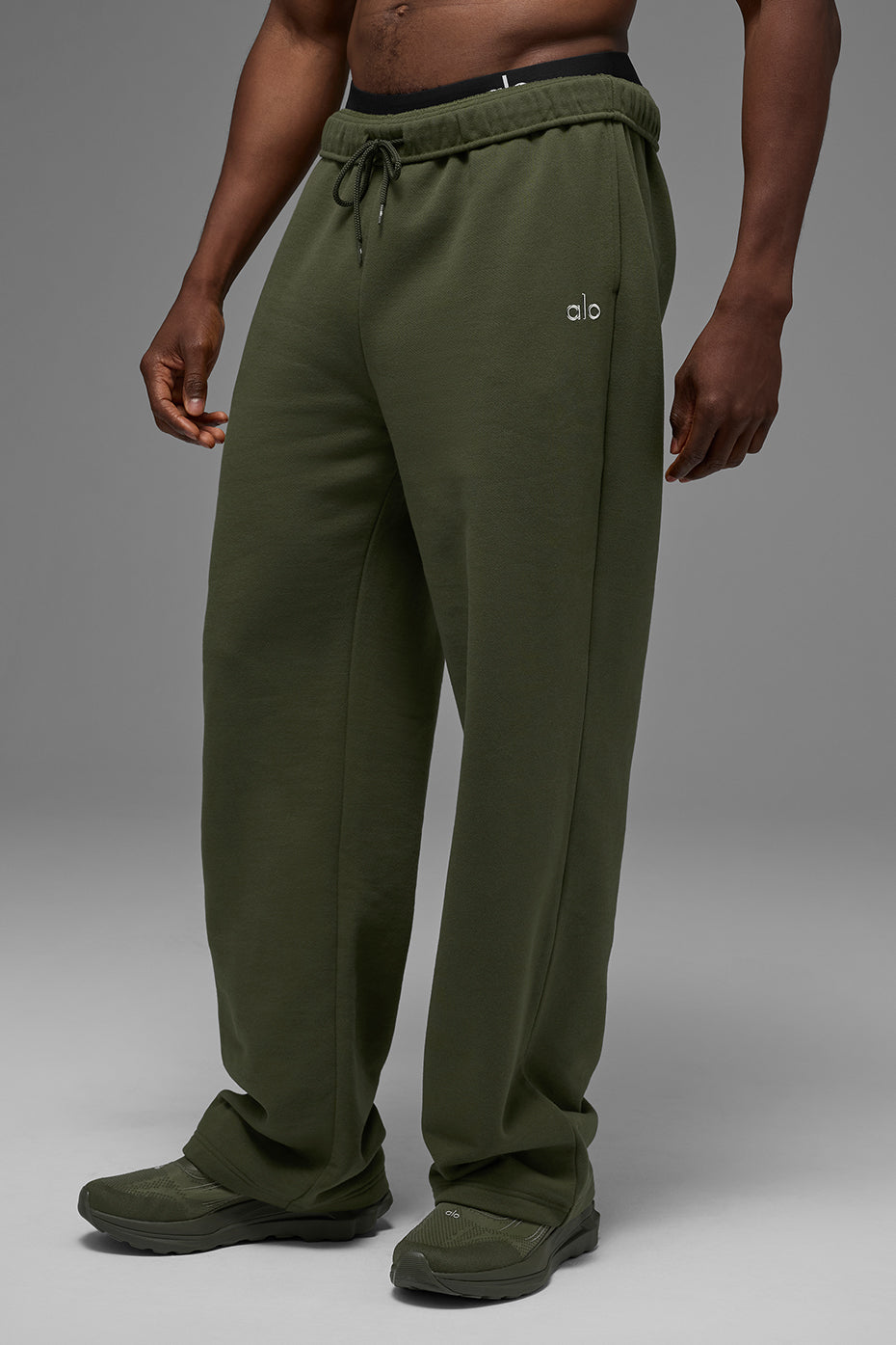 Accolade Straight Leg Sweatpant - Green Olive Man