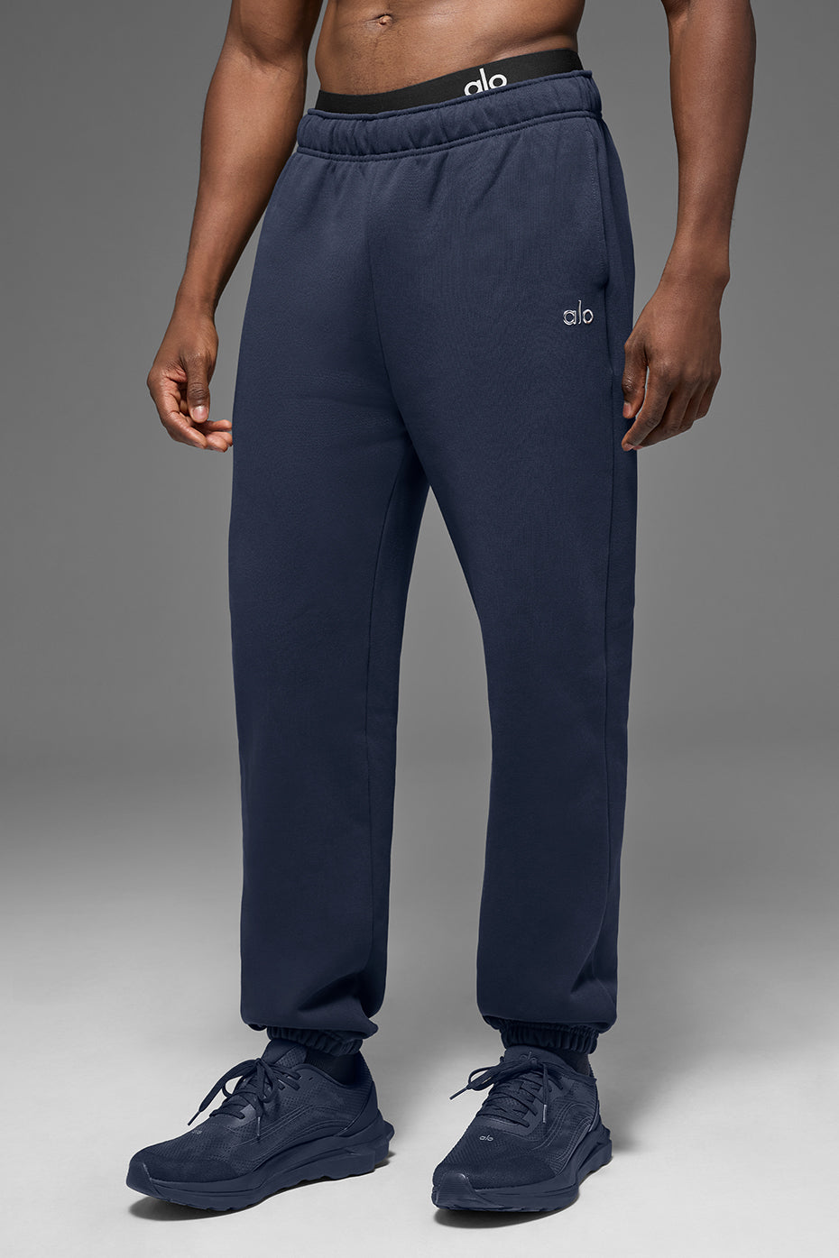 Accolade Sweatpant - Navy Man